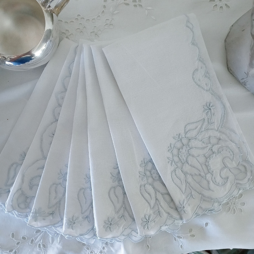 Set of Six Scalloped Edges Linen Napkins